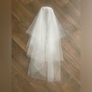 NWOT- Bridal Veil- White